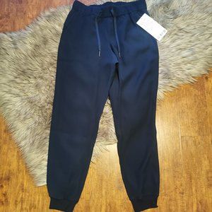 Lululemon On The Fly Jogger Woven True Navy